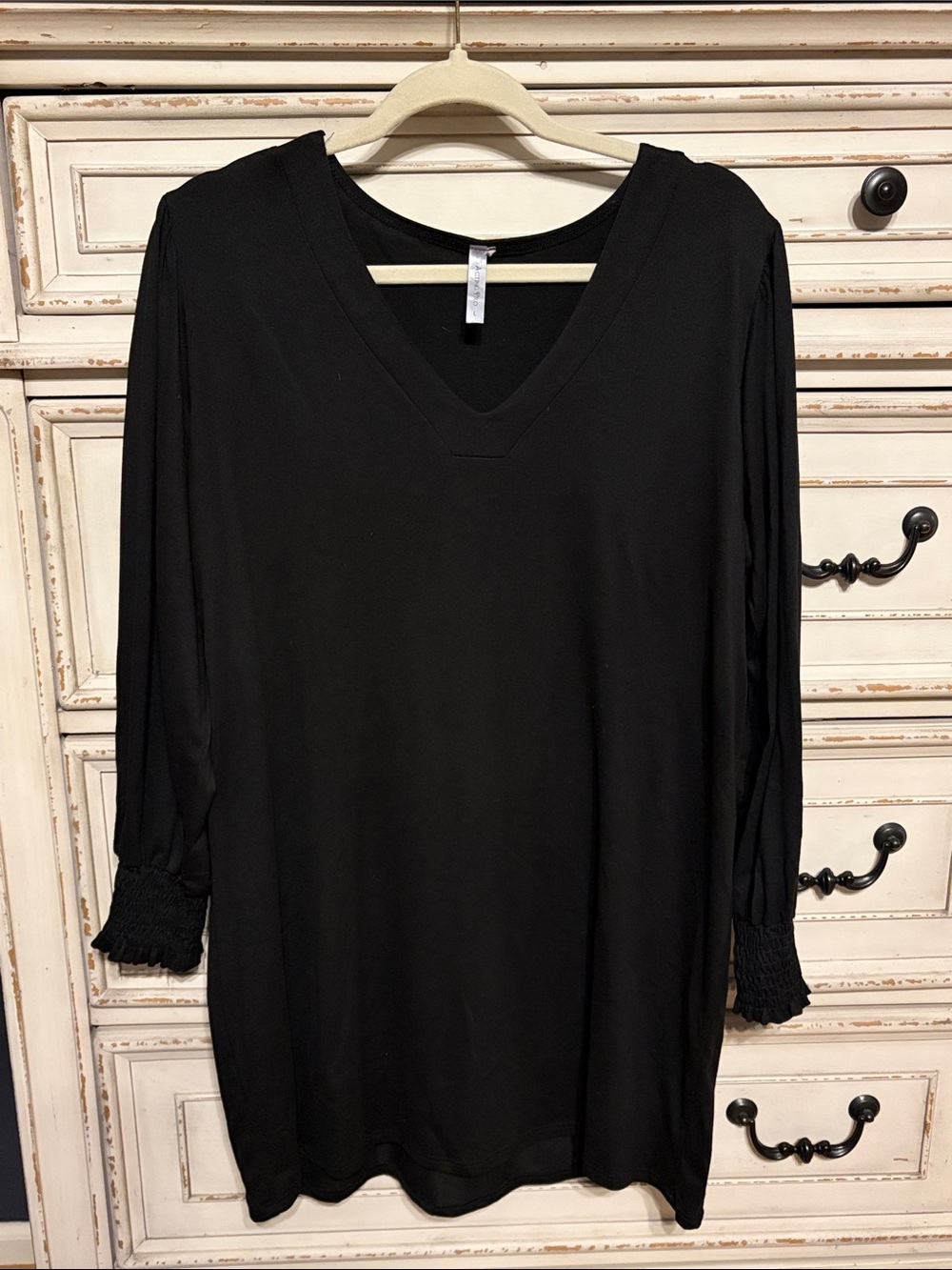 Acting Pro Black V-Neck Long Sleeve Tunic Dress